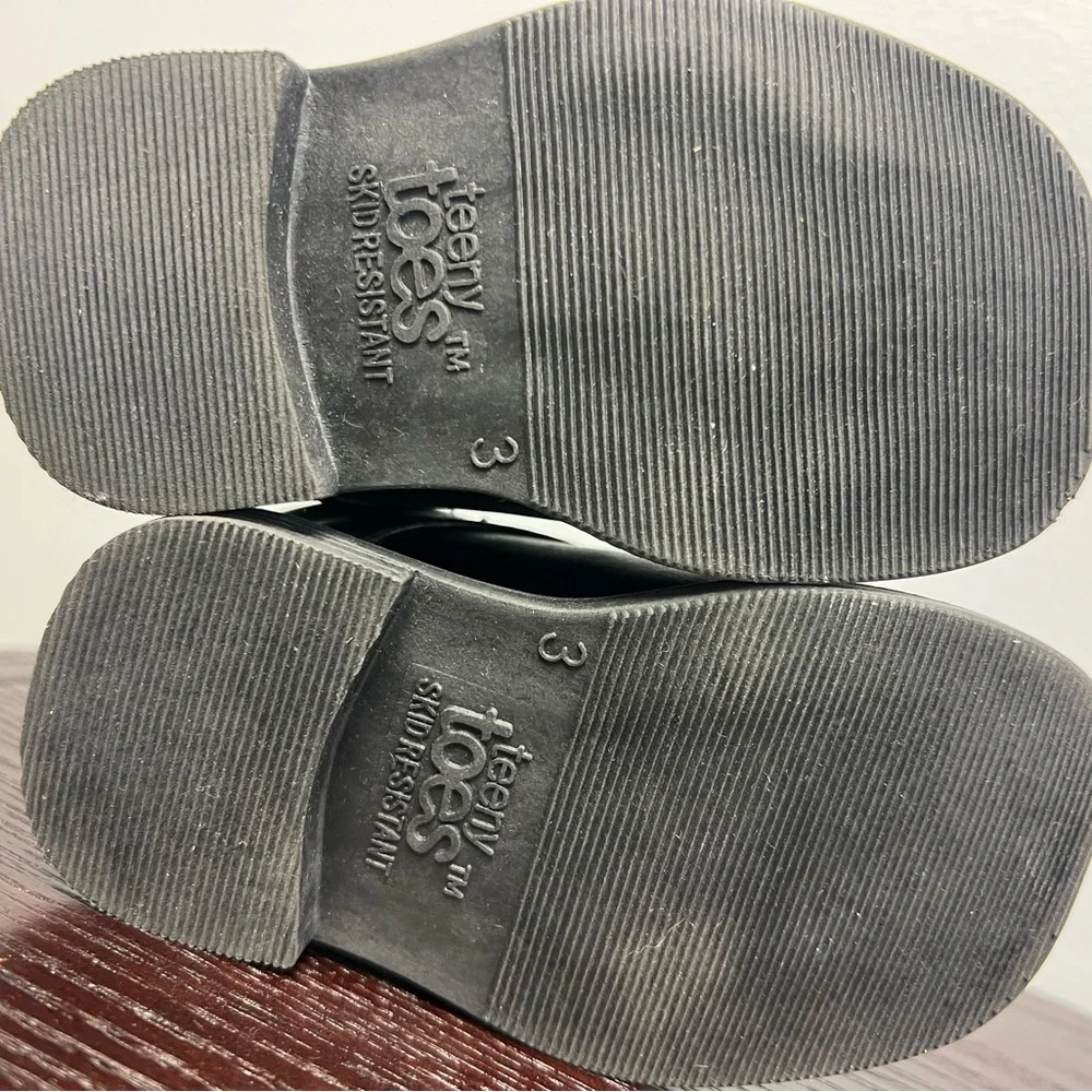Tiny Toes-Black Baby Shoes with Velcro, Size:3, Pre-Owned‎